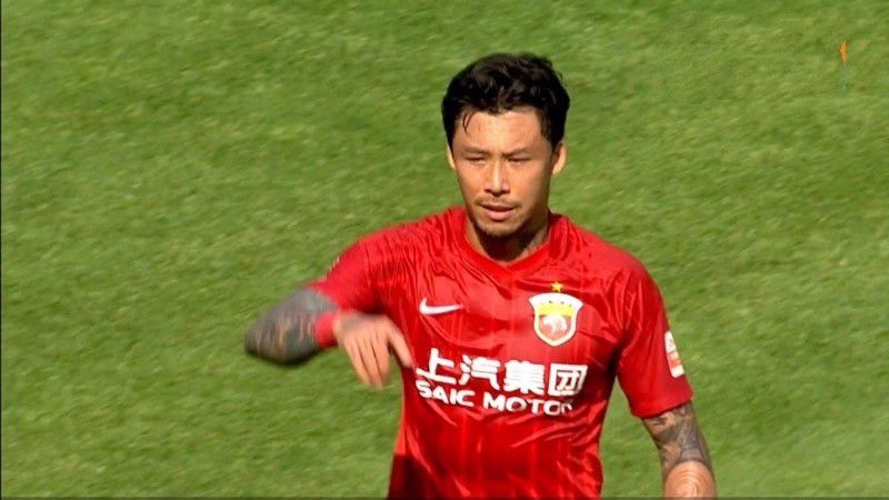 在欧冠小组赛最后一轮比赛中，20岁边锋汉密尔顿上演曼城一线队首秀，并打进一球，帮助曼城客场3比2击败贝尔格莱德红星。